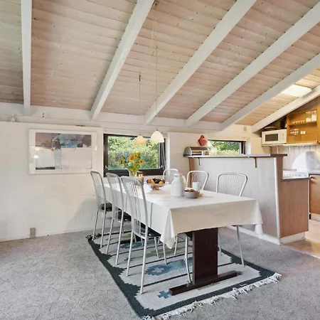 3 Bedroom Amazing In Henne Holiday home *